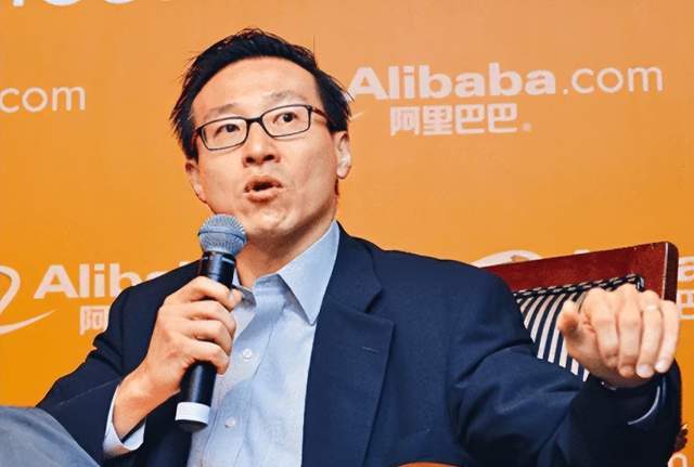 阿里巴巴，重新握拳