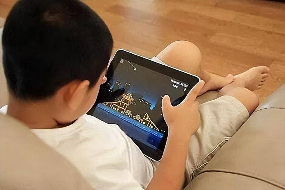 委员建议国家全面禁止未成年人网游：不能再让游戏害人了，应禁止