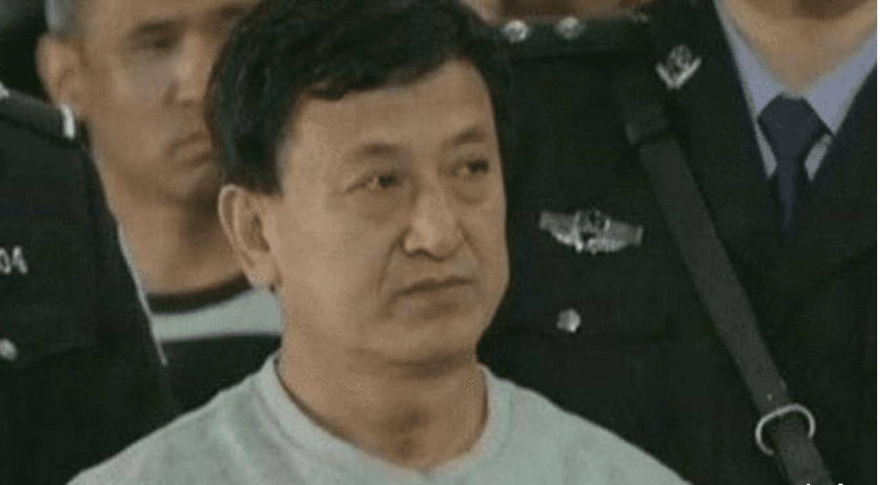 四名“高手”相约盗墓，挖了一米就放弃，惊动警方结果如何？