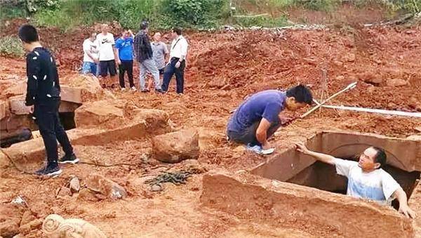 湖北工地挖到古墓，墓中爬出一“千年神龟”，专家如何解释的？