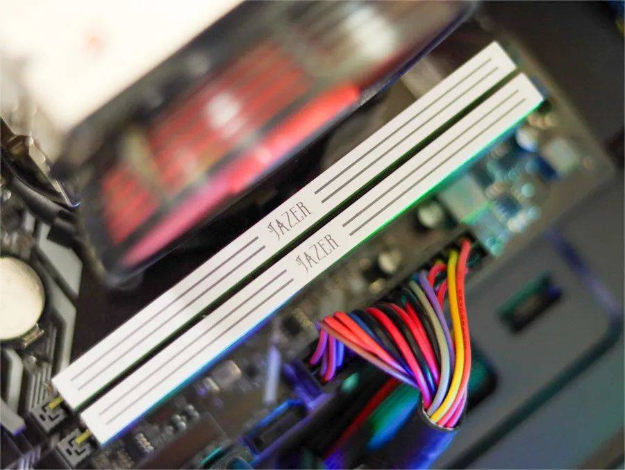 价格惊喜！JAZER棘蛇DDR4 16Gx2 套条3600海力士C16小白龙