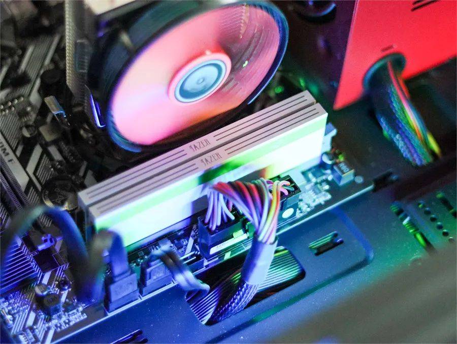 价格惊喜！JAZER棘蛇DDR4 16Gx2 套条3600海力士C16小白龙